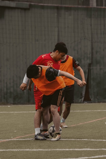 從側翼和替 從側翼和替